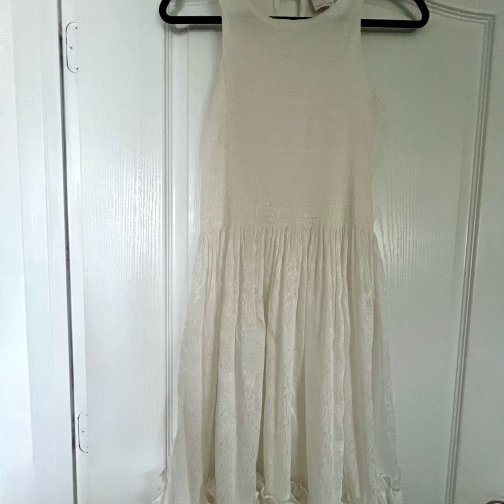 Elegant White Sleeveless Dress